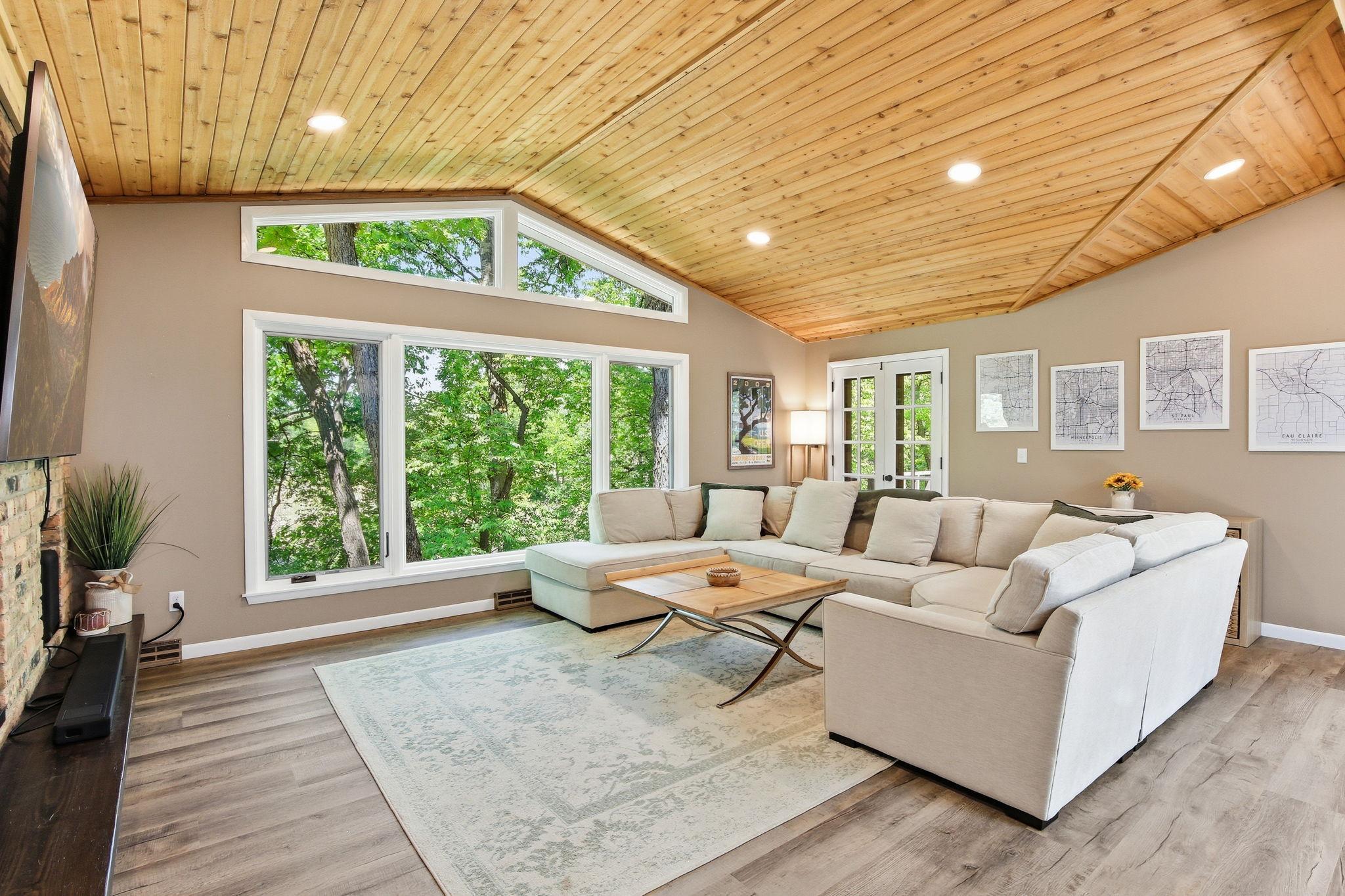 4001 Huntingdon Drive