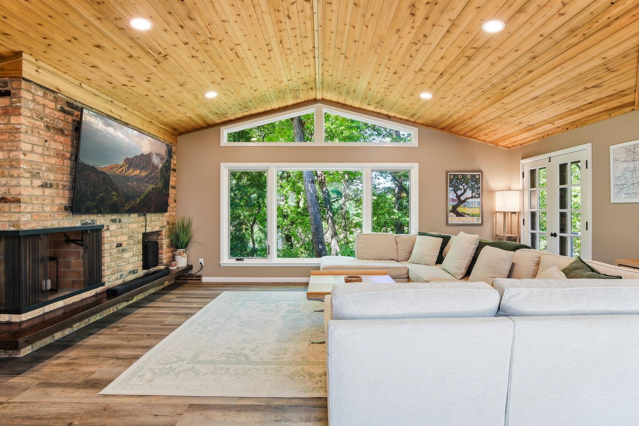 4001 Huntingdon Drive