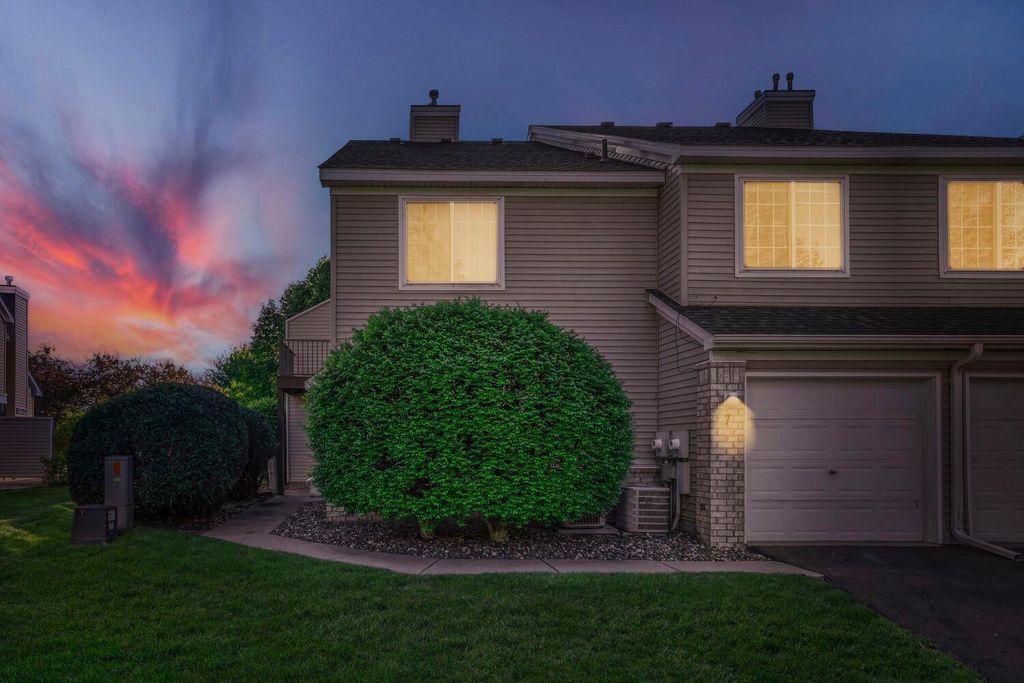 Photo of 2225 Ranchview Lane N #7, Plymouth, MN 55447 (MLS # 7075942)
