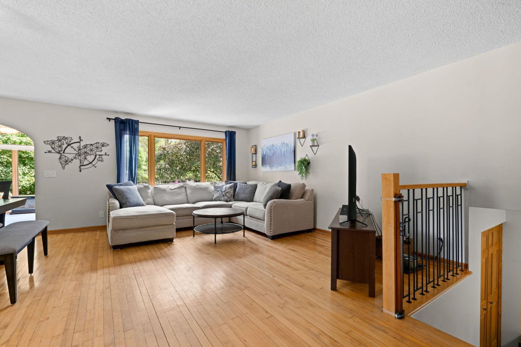 Photo of 10359 Huntington Drive, Eden Prairie, MN 55347 (MLS # 7114307)