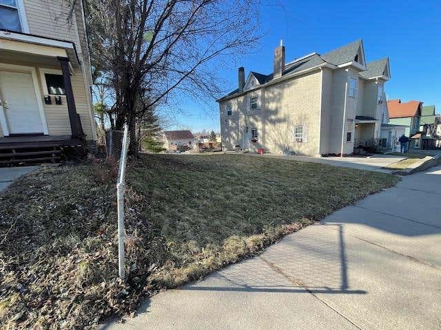 Photo of 678 Lawson Avenue E, Saint Paul, MN 55106 (MLS # 7087020)