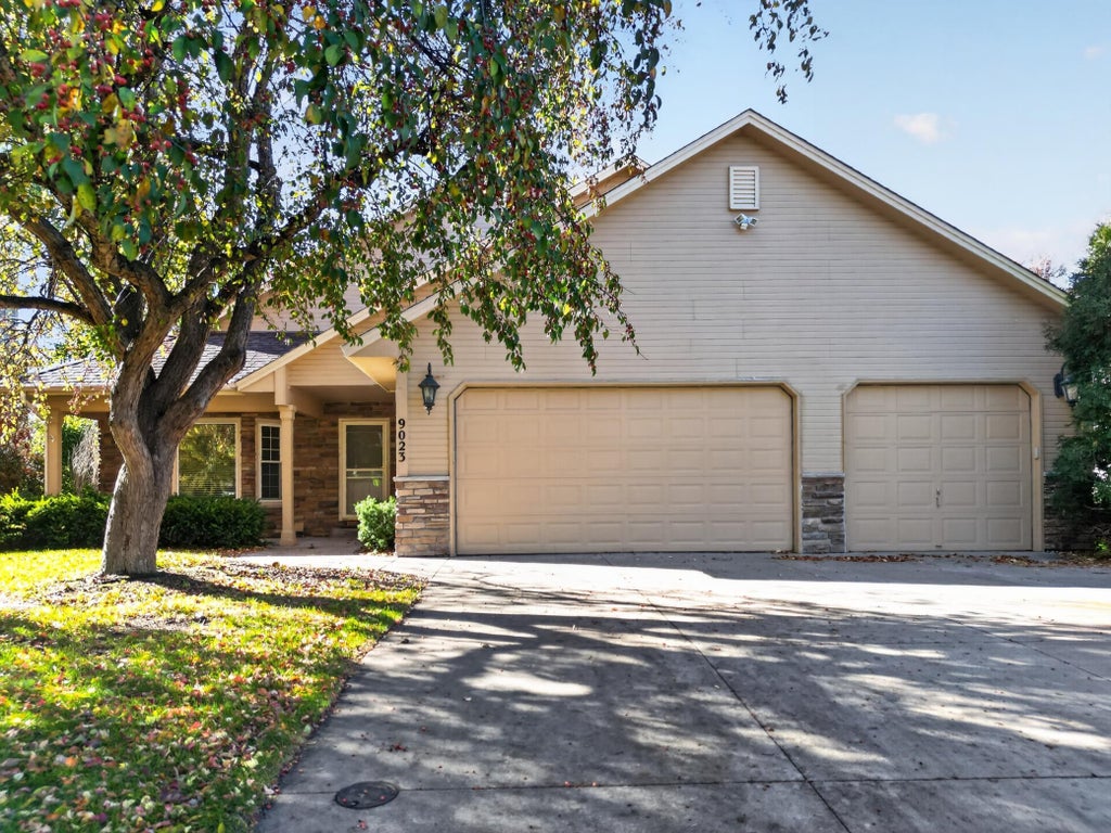 Photo of 9023 Nantwick Ridge, Brooklyn Park, MN 55443 (MLS # 7146807)