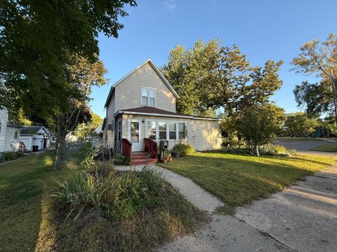 Photo of 422 S 6th Street, Montevideo, MN 56265 (MLS # 6793688)