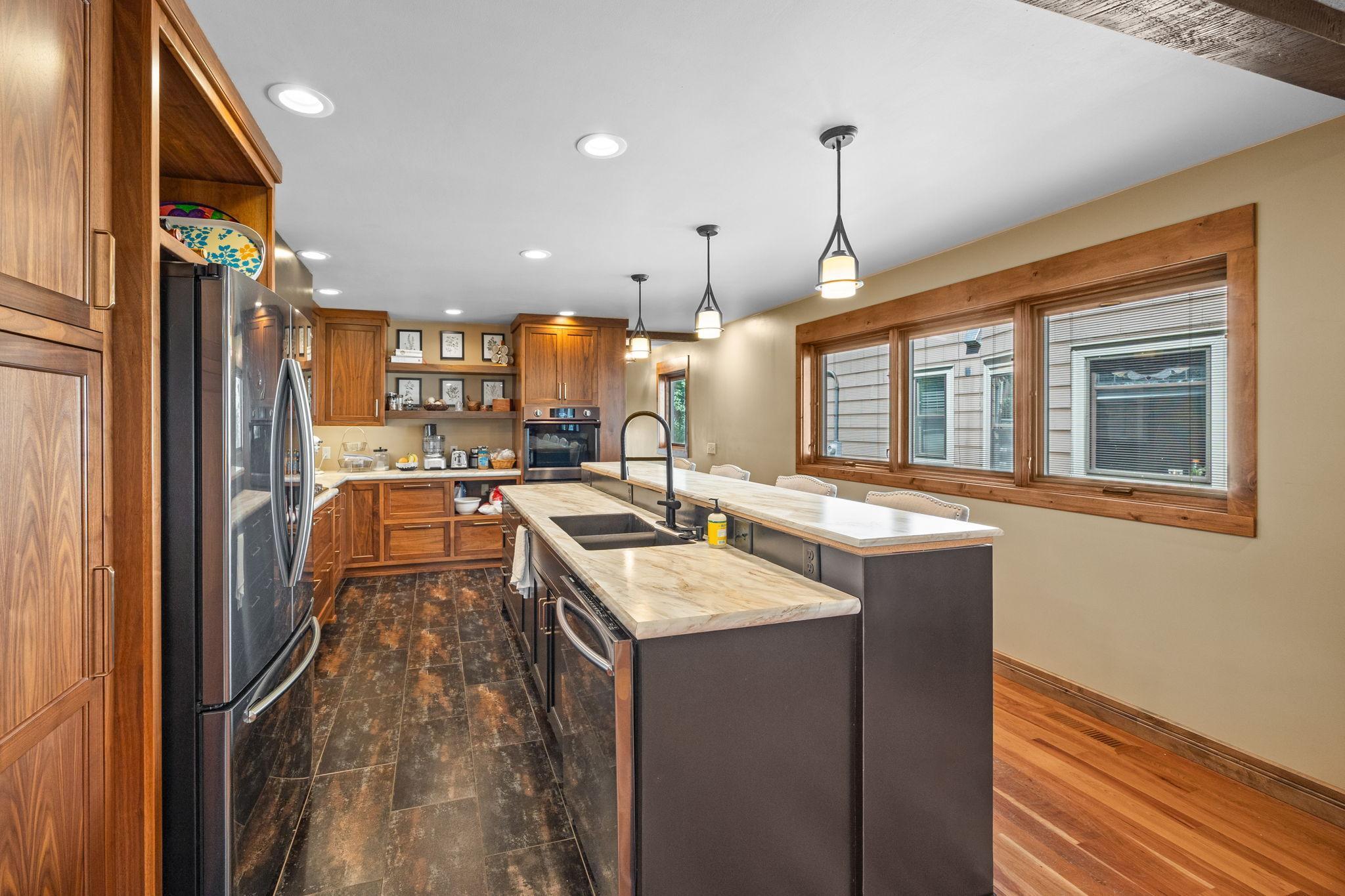 318 4th Street NE
