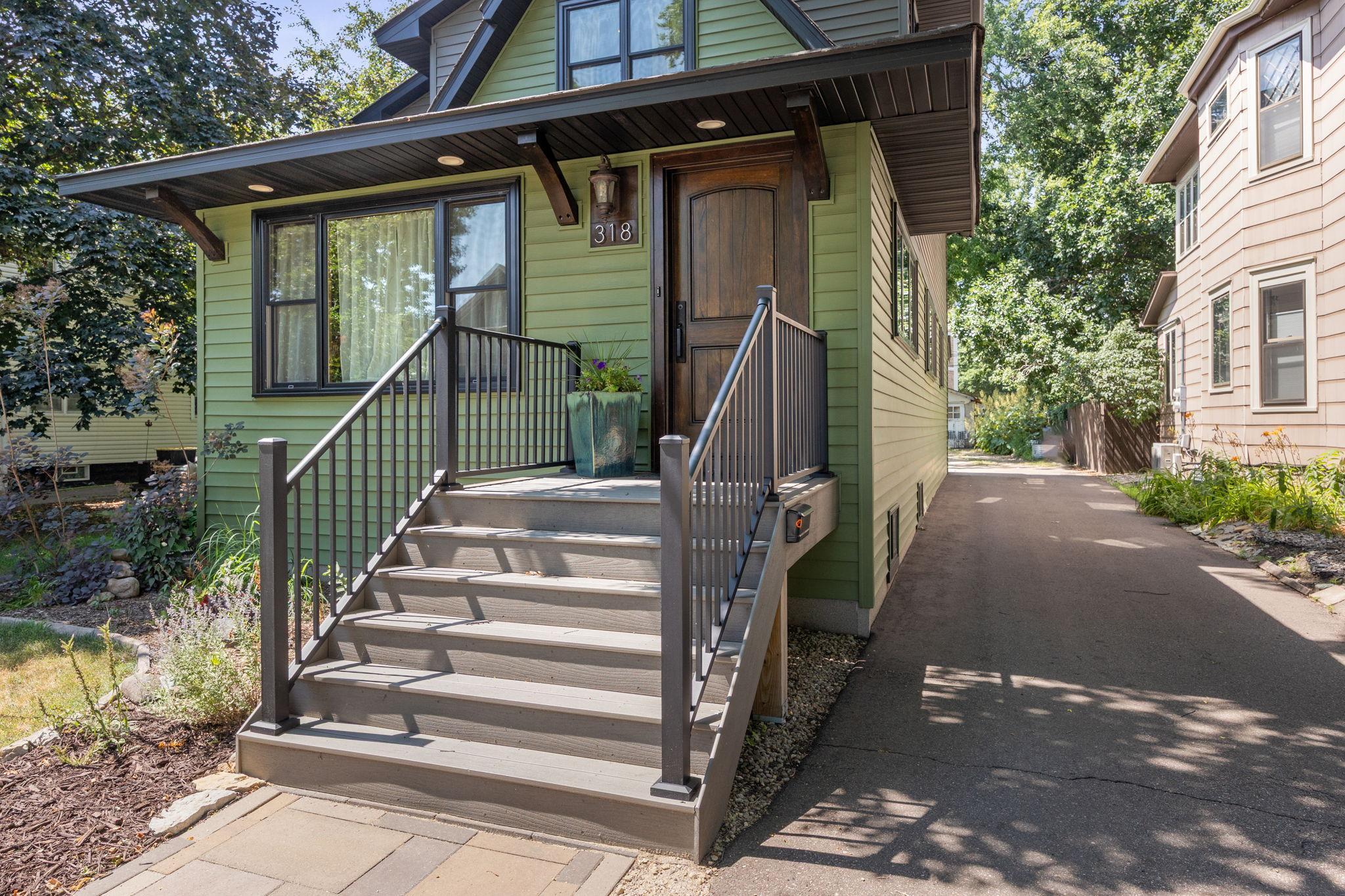 318 4th Street NE