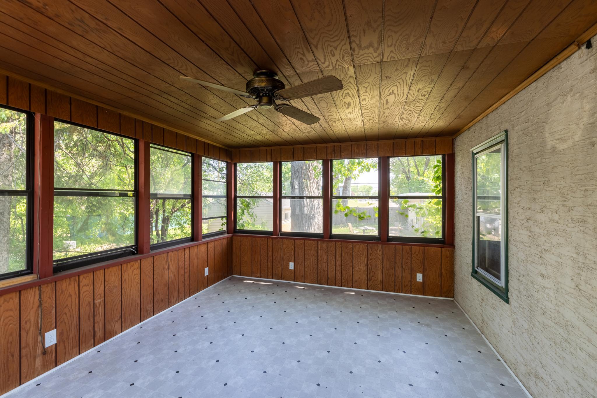 43 Hawthorne Avenue W