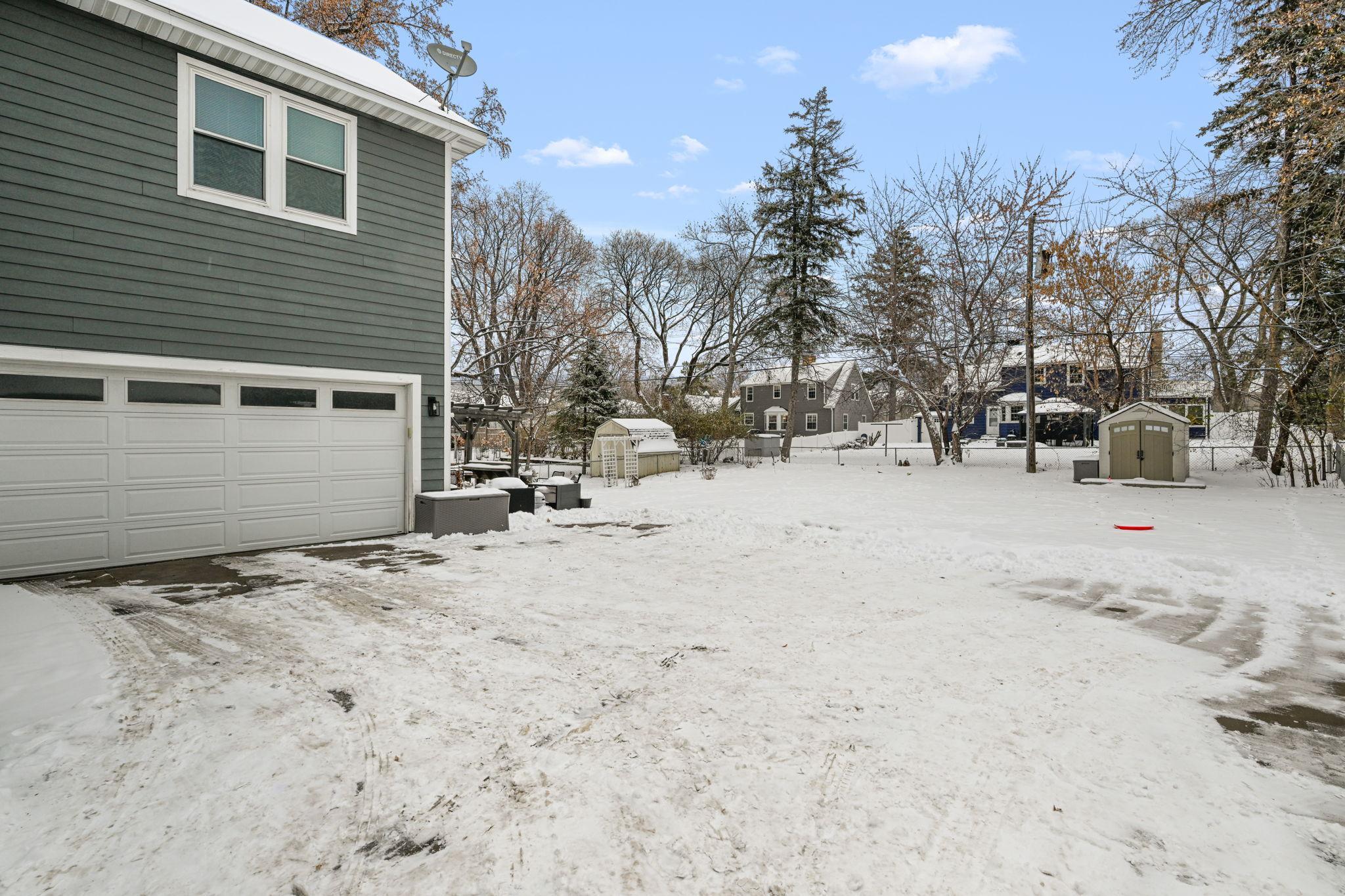 2851 Vernon Avenue S