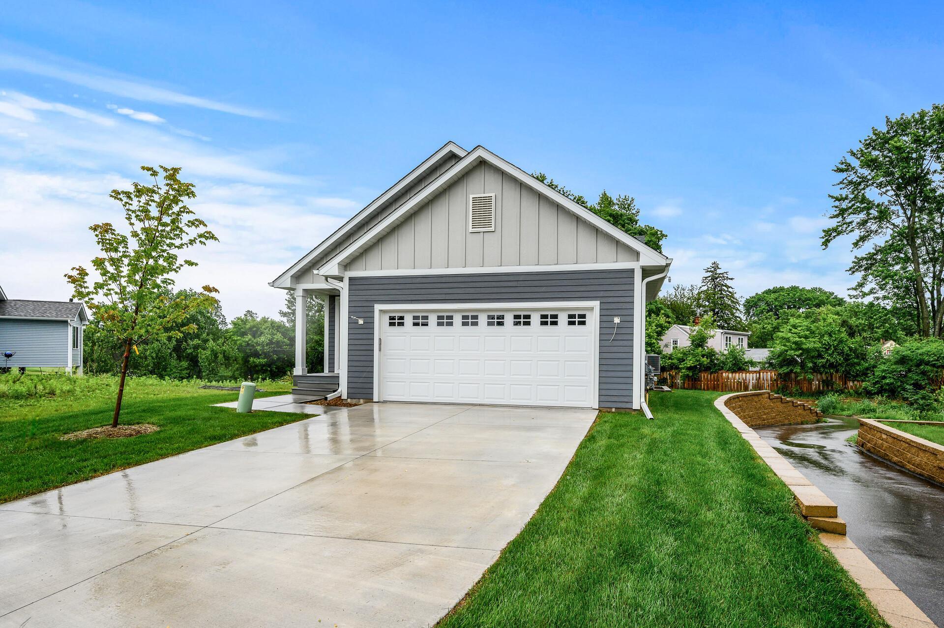 201 Mccarrons Place W