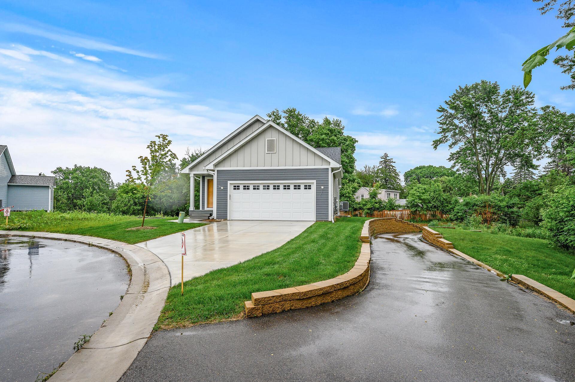 201 Mccarrons Place W
