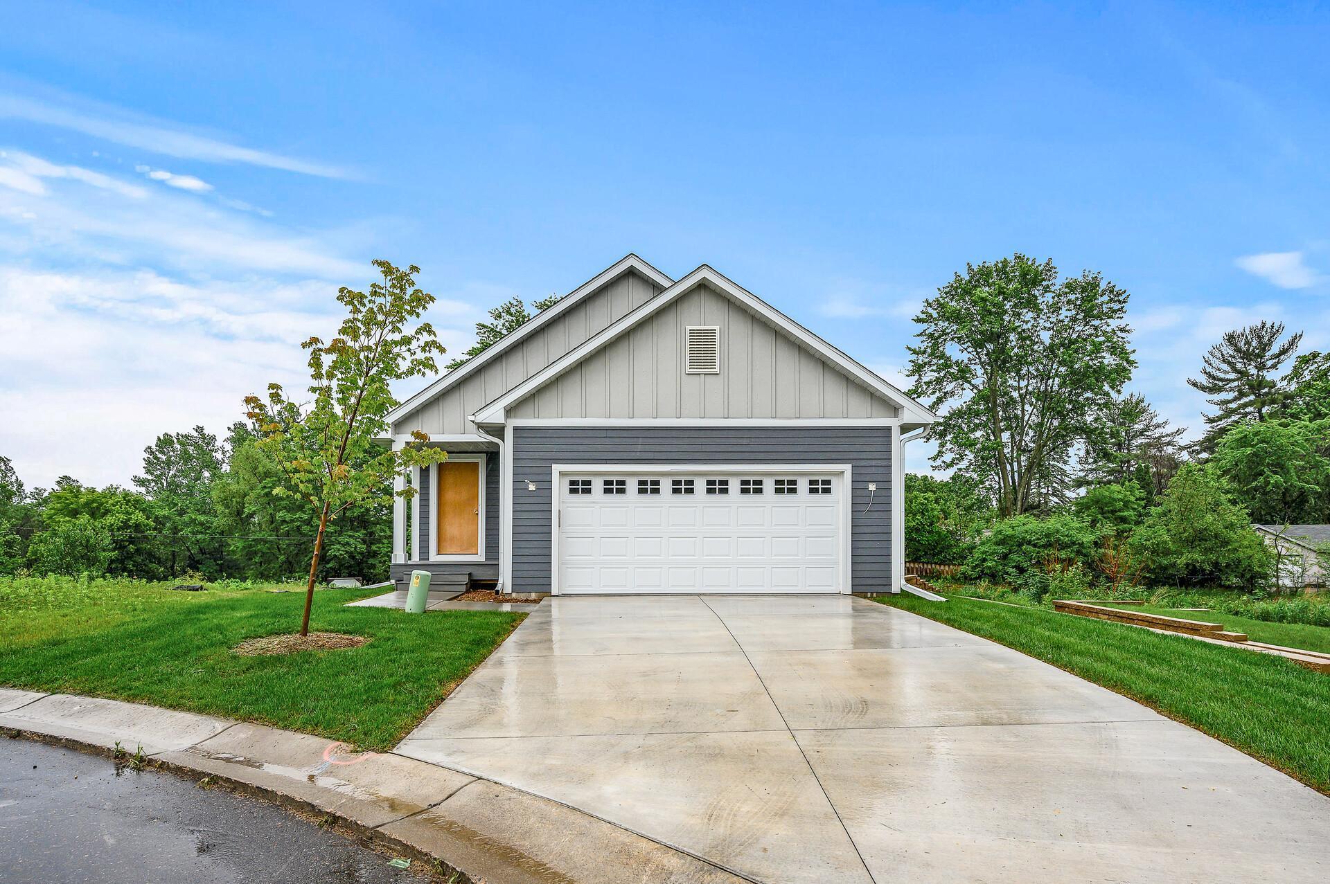 201 Mccarrons Place W