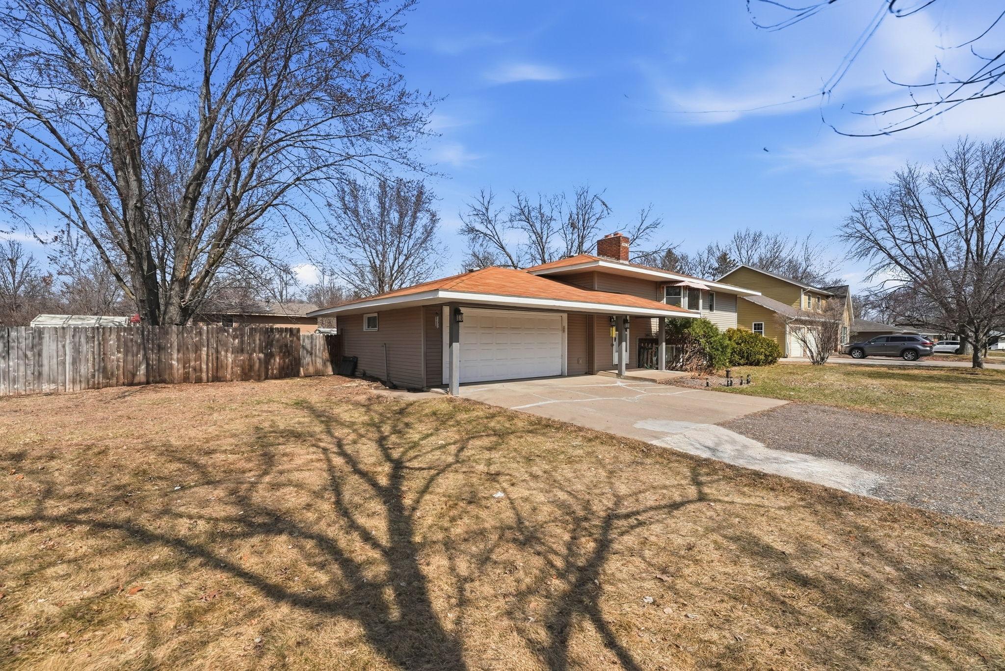 833 Lewis Place