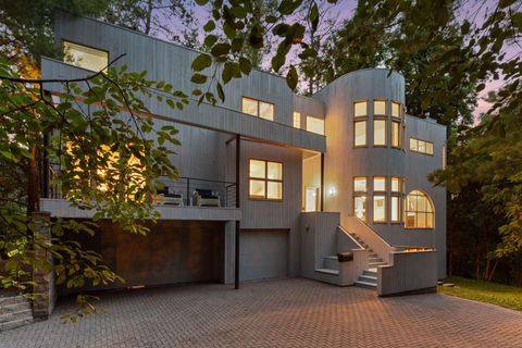 210 Sunnyridge Circle Golden Valley MN 55422