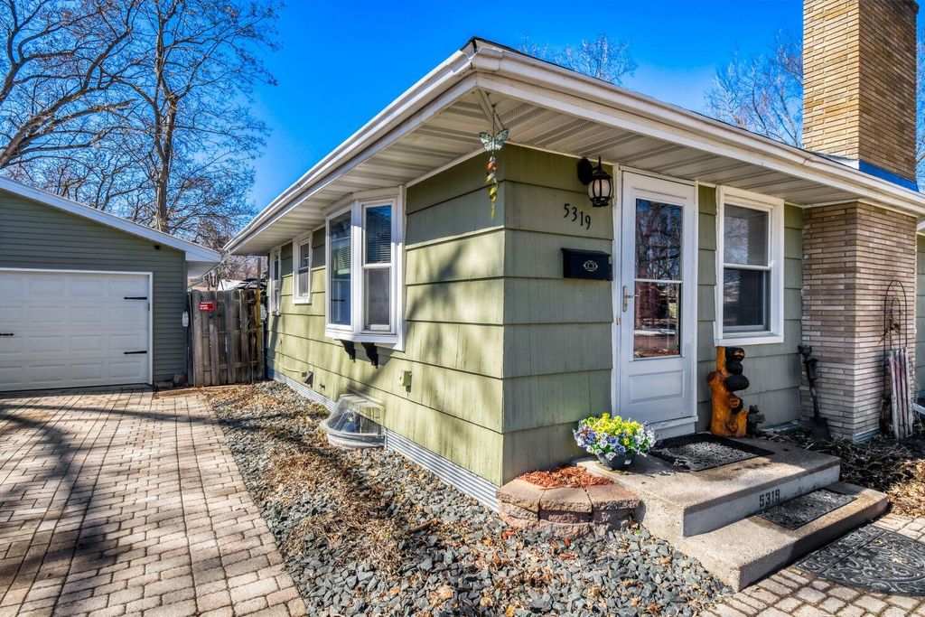 Photo of 5319 Kentucky Avenue N, Crystal, MN 55428 (MLS # 7037640)