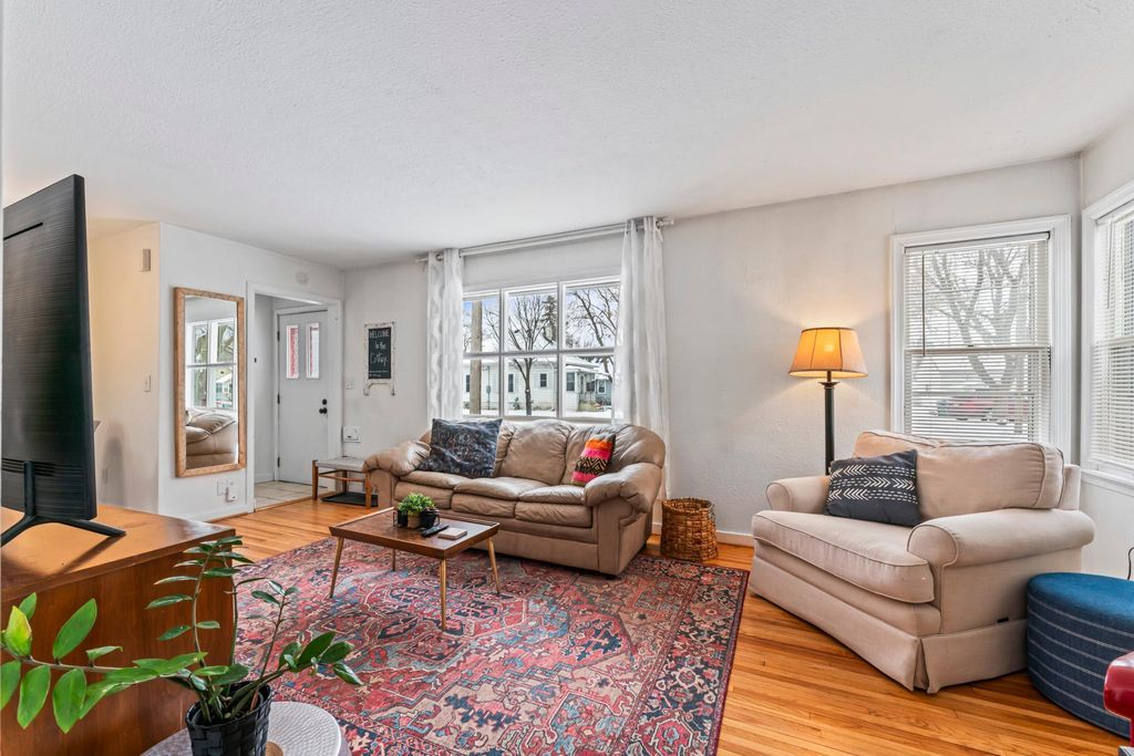 Photo of 917 3rd Street NE, Rochester, MN 55906 (MLS # 7017991)