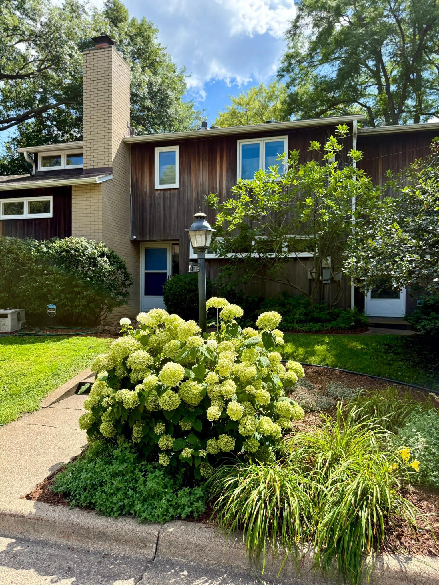 2700 Glenhurst Avenue