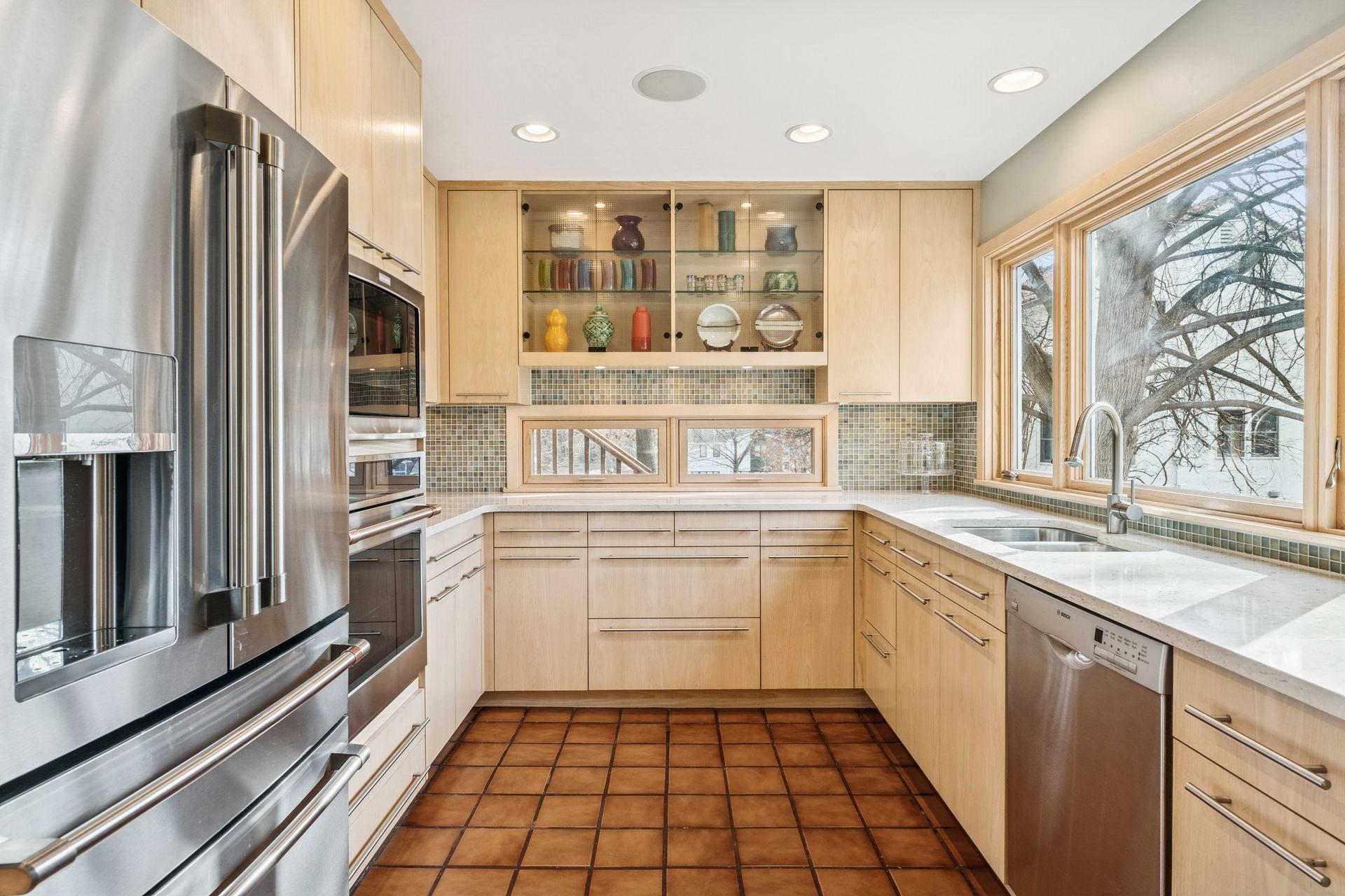 2700 Glenhurst Avenue