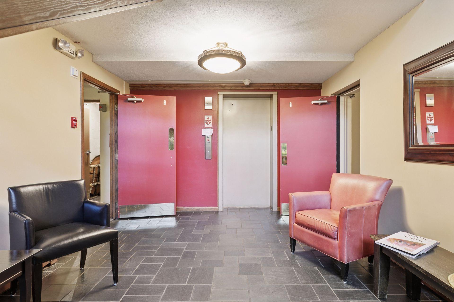 456 Summit Avenue 203