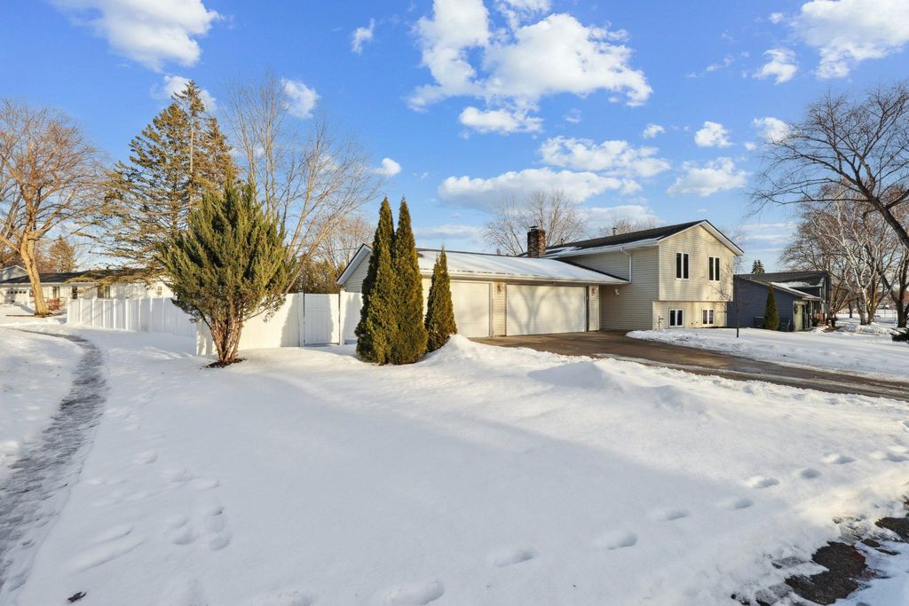 Photo of 4943 142nd Street W, Apple Valley, MN 55124 (MLS # 7004392)