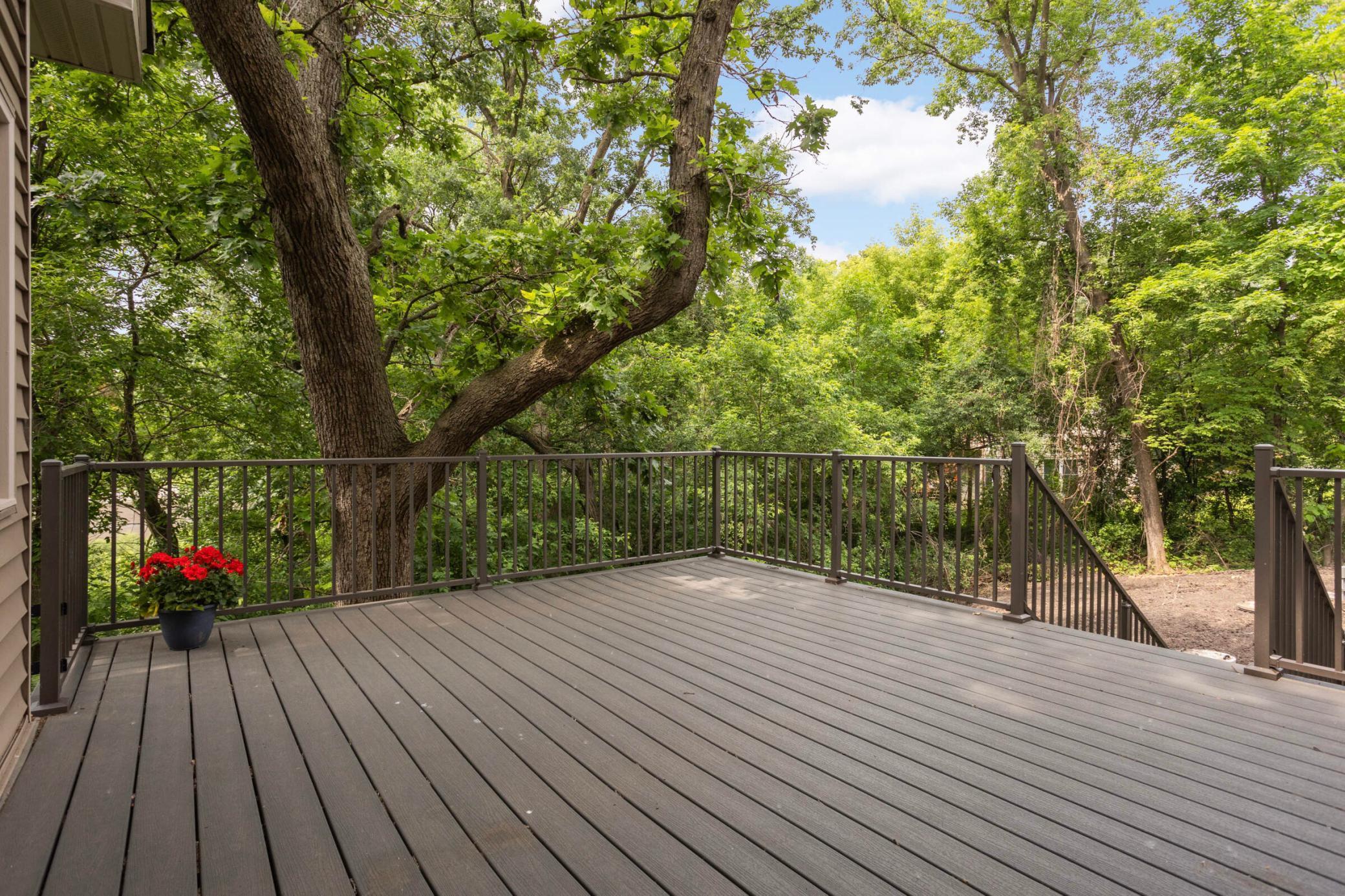 878 Lakewood Hills Road S