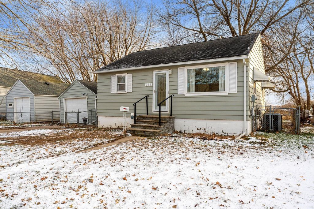 Photo of 211 12th Avenue SW, Austin, MN 55912 (MLS # 6822304)