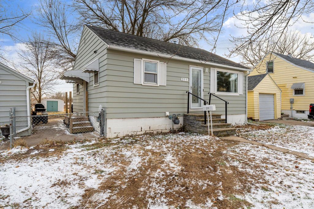 Photo of 211 12th Avenue SW, Austin, MN 55912 (MLS # 6822304)