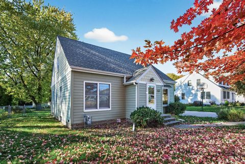 1049 Sterling Street N Maplewood MN 55119