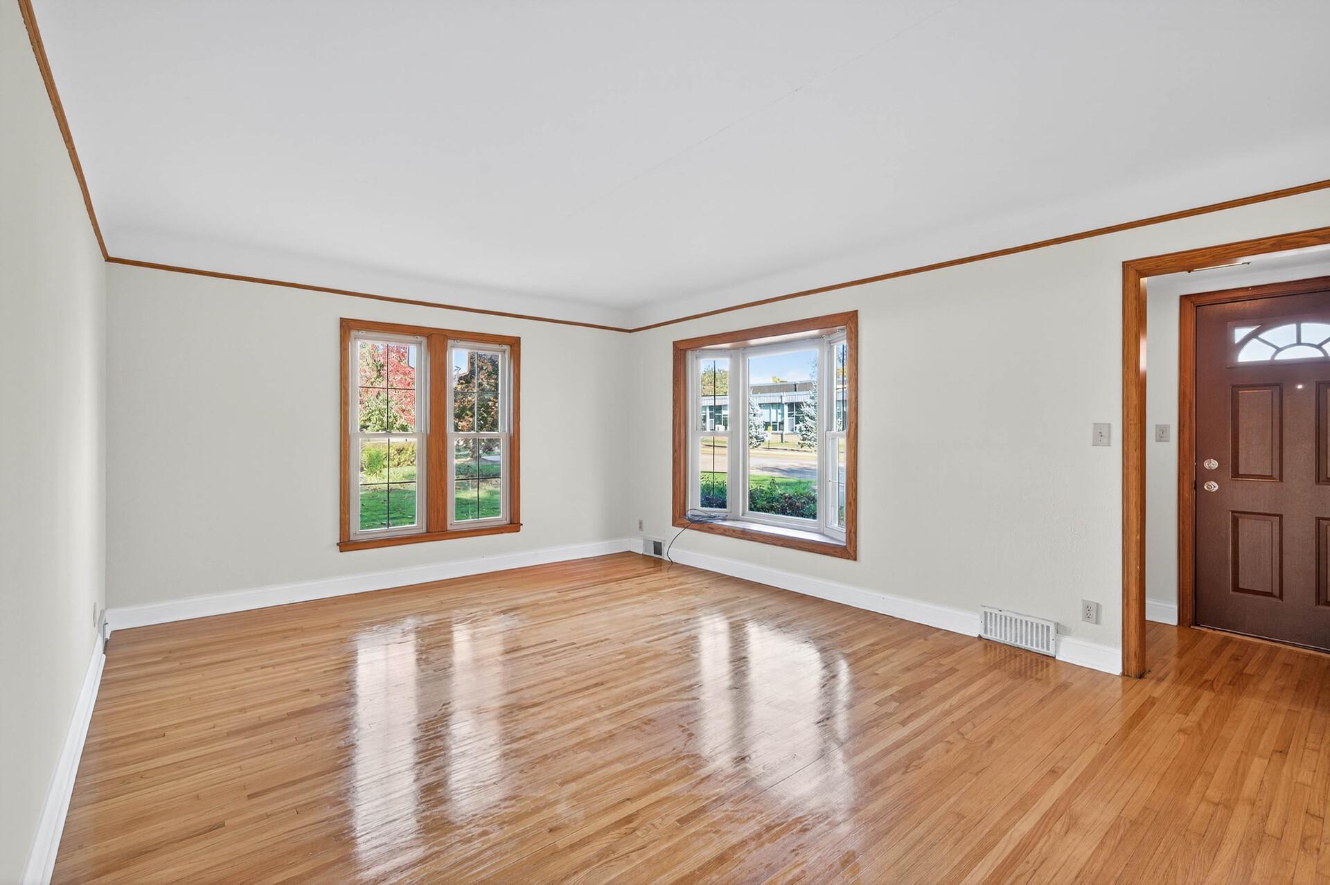 1049 Sterling Street N