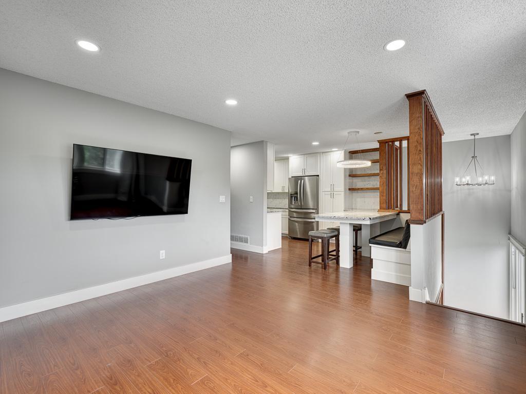 7633 Maplebrook Parkway N