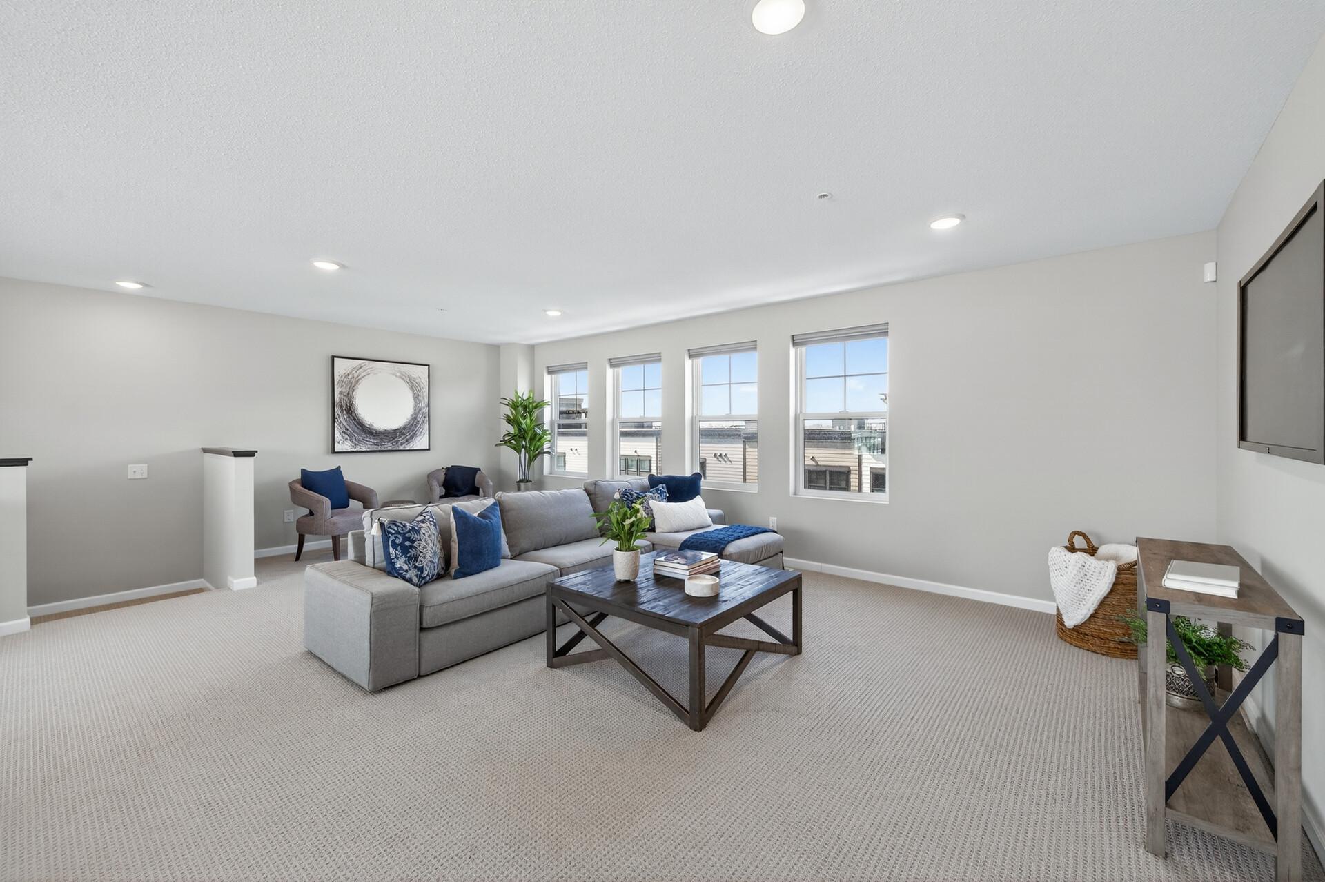 Saint Paul, Minnesota, 55116, United States, 4 Bedrooms Bedrooms, ,4 BathroomsBathrooms,Residential,Active,2028753