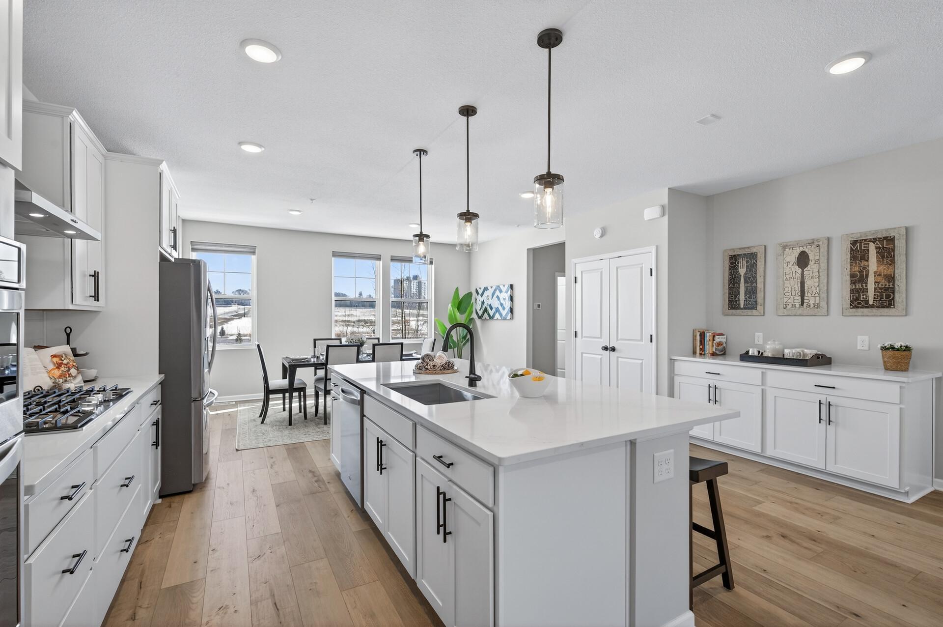 Saint Paul, Minnesota, 55116, United States, 4 Bedrooms Bedrooms, ,4 BathroomsBathrooms,Residential,Active,2028753