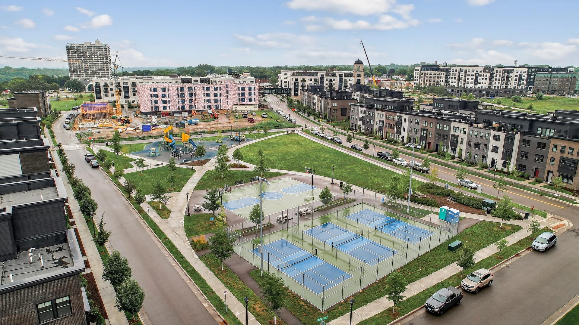Saint Paul, Minnesota, 55116, United States, 4 Bedrooms Bedrooms, ,4 BathroomsBathrooms,Residential,Active,2028753