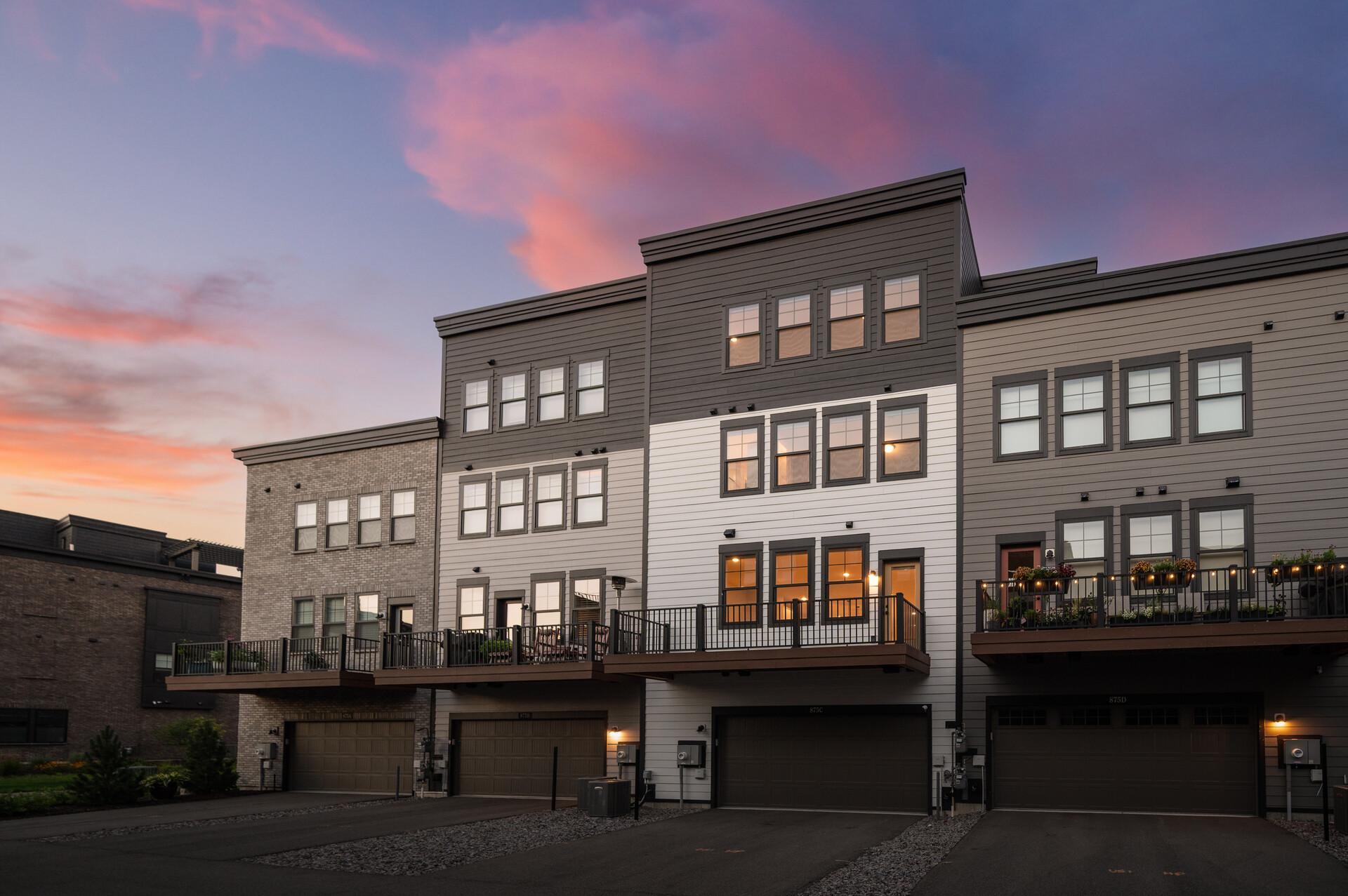 Saint Paul, Minnesota, 55116, United States, 4 Bedrooms Bedrooms, ,4 BathroomsBathrooms,Residential,Active,2028753