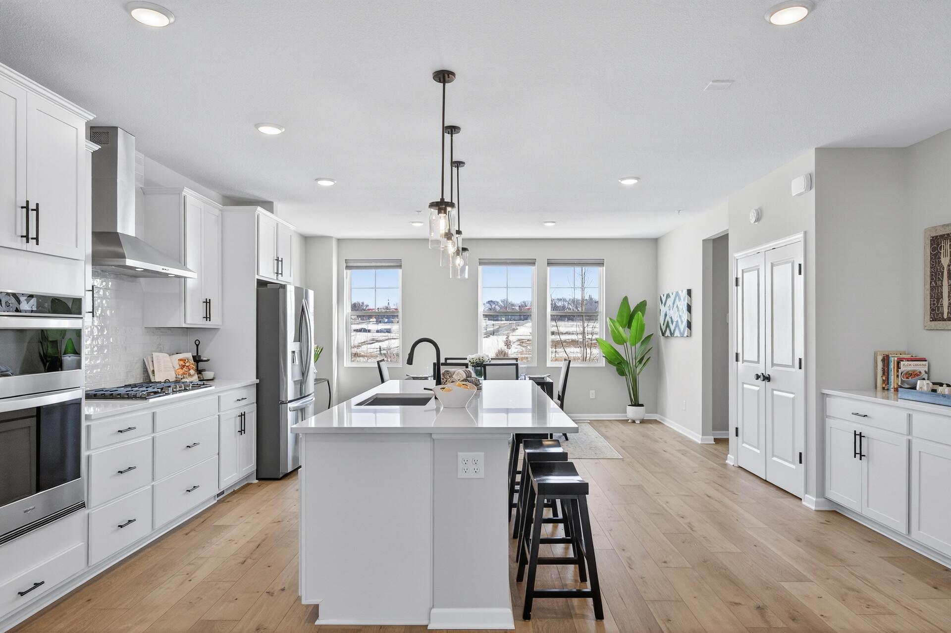 Saint Paul, Minnesota, 55116, United States, 4 Bedrooms Bedrooms, ,4 BathroomsBathrooms,Residential,Active,2028753