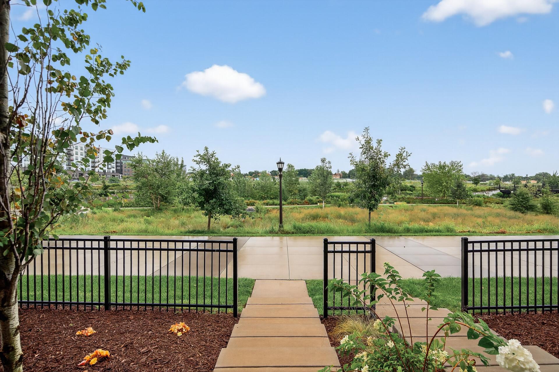 Saint Paul, Minnesota, 55116, United States, 4 Bedrooms Bedrooms, ,4 BathroomsBathrooms,Residential,Active,2028753