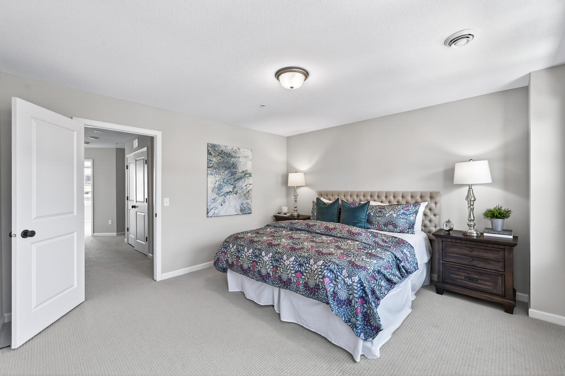 Saint Paul, Minnesota, 55116, United States, 4 Bedrooms Bedrooms, ,4 BathroomsBathrooms,Residential,Active,2028753
