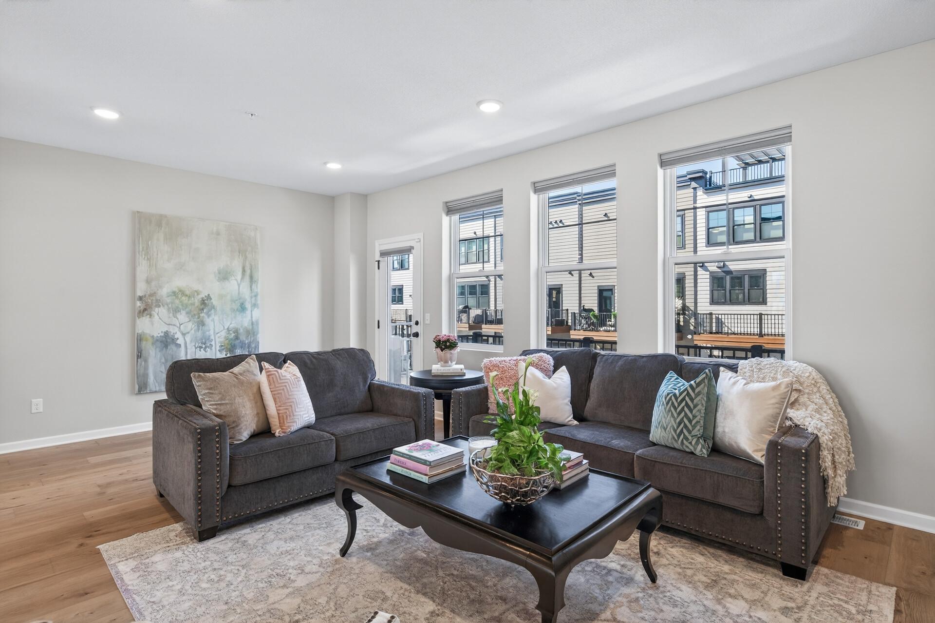 Saint Paul, Minnesota, 55116, United States, 4 Bedrooms Bedrooms, ,4 BathroomsBathrooms,Residential,Active,2028753