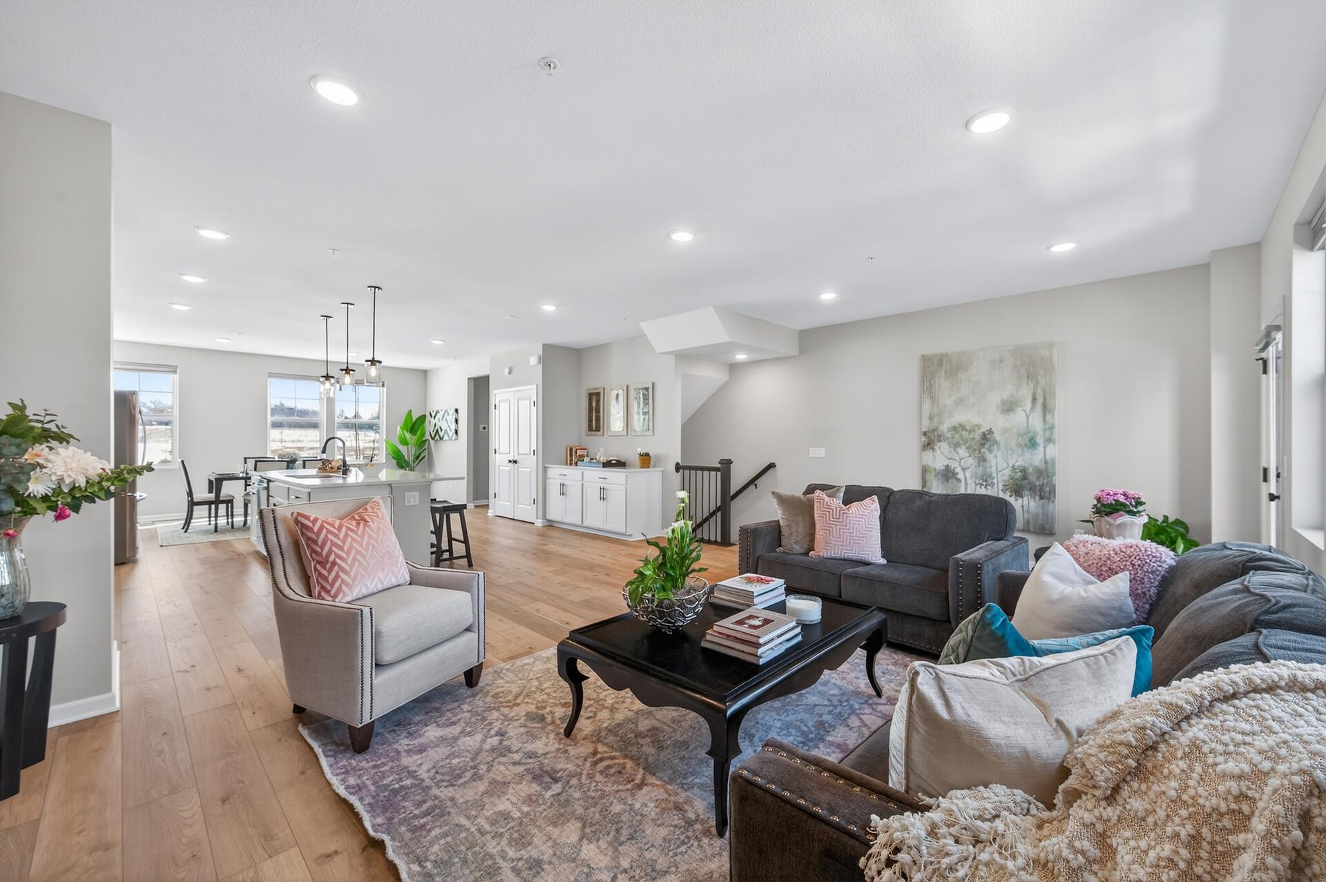 Saint Paul, Minnesota, 55116, United States, 4 Bedrooms Bedrooms, ,4 BathroomsBathrooms,Residential,Active,2028753