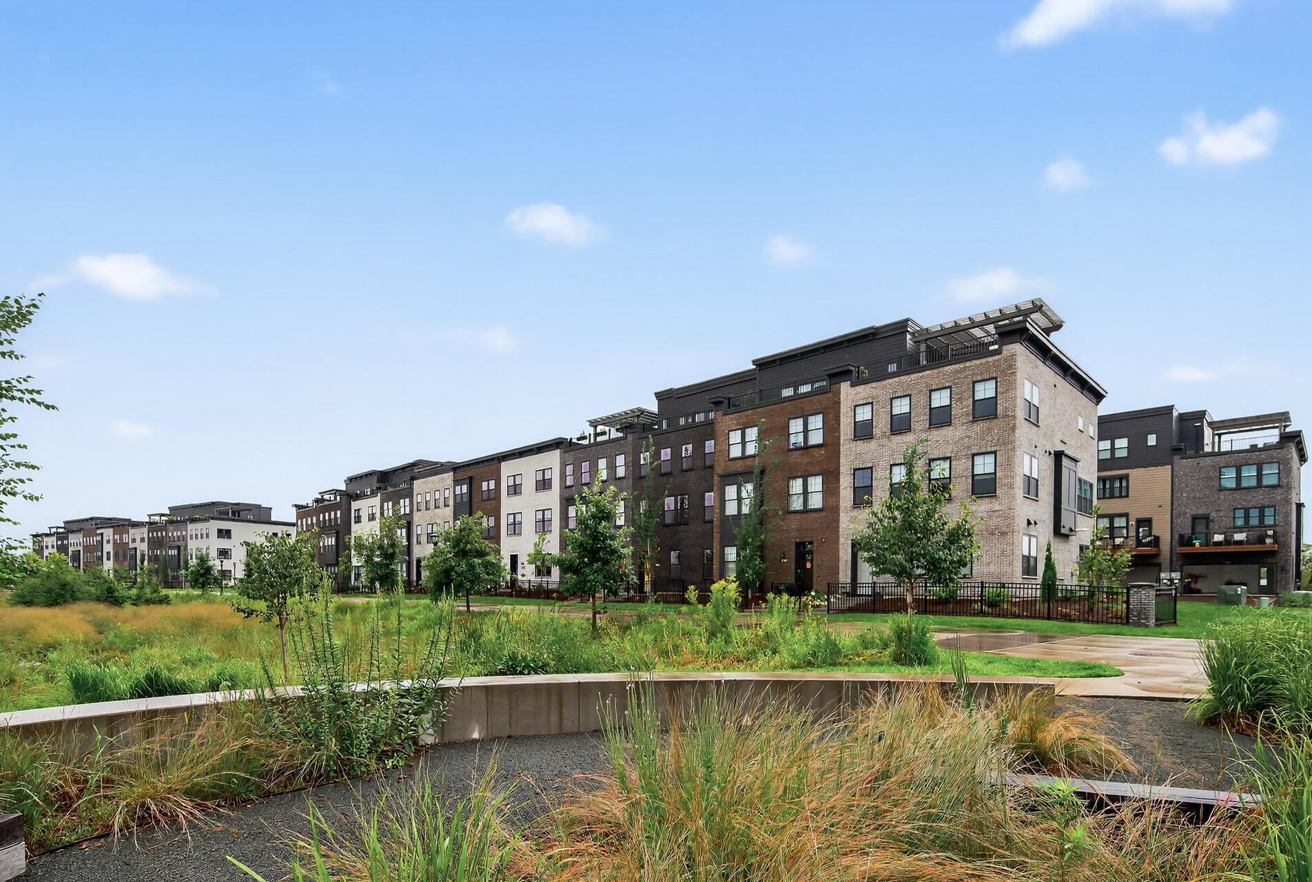 Saint Paul, Minnesota, 55116, United States, 4 Bedrooms Bedrooms, ,4 BathroomsBathrooms,Residential,Active,2028753