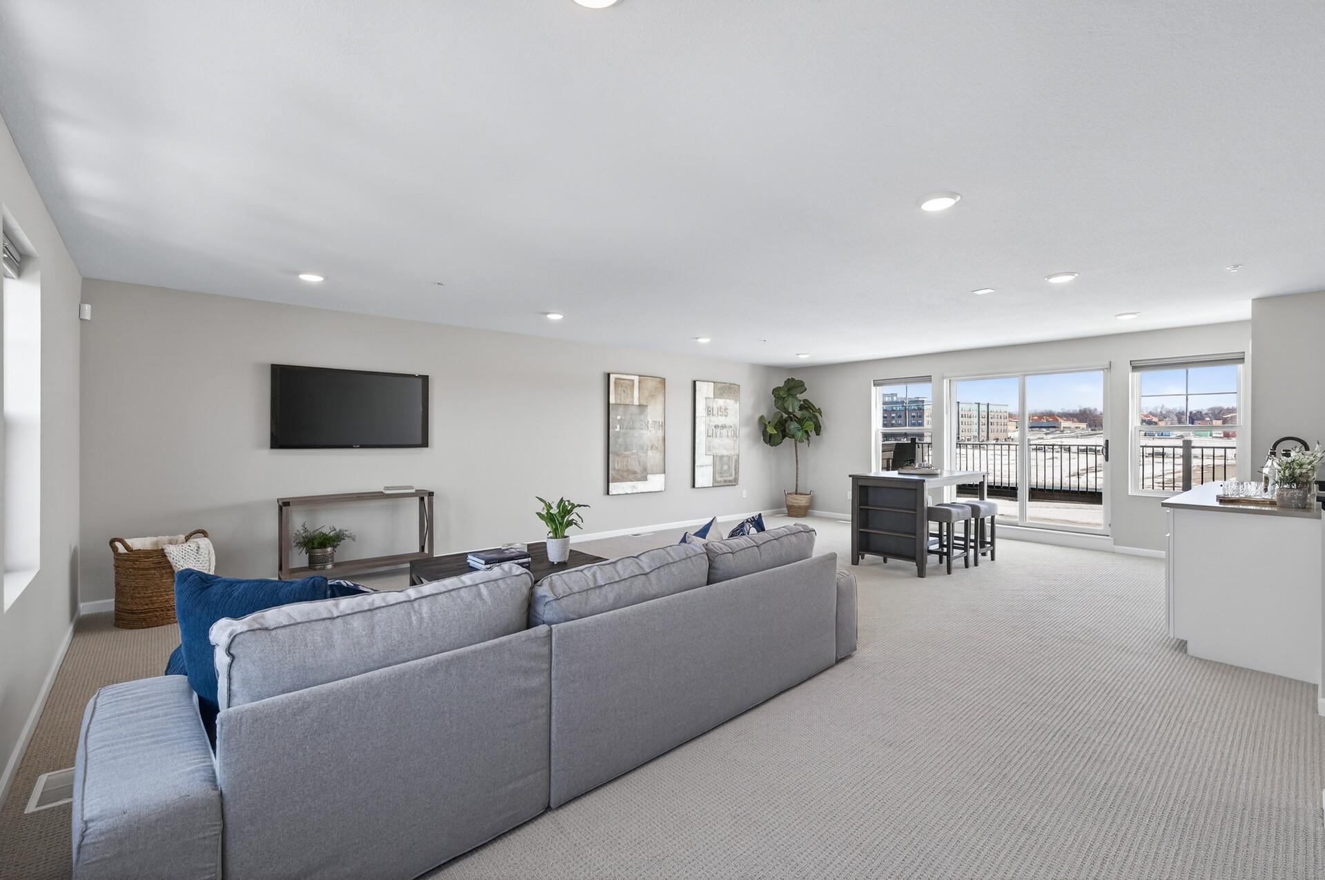 Saint Paul, Minnesota, 55116, United States, 4 Bedrooms Bedrooms, ,4 BathroomsBathrooms,Residential,Active,2028753
