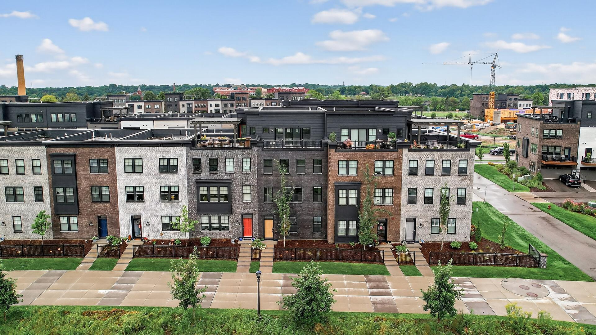 Saint Paul, Minnesota, 55116, United States, 4 Bedrooms Bedrooms, ,4 BathroomsBathrooms,Residential,Active,2028753