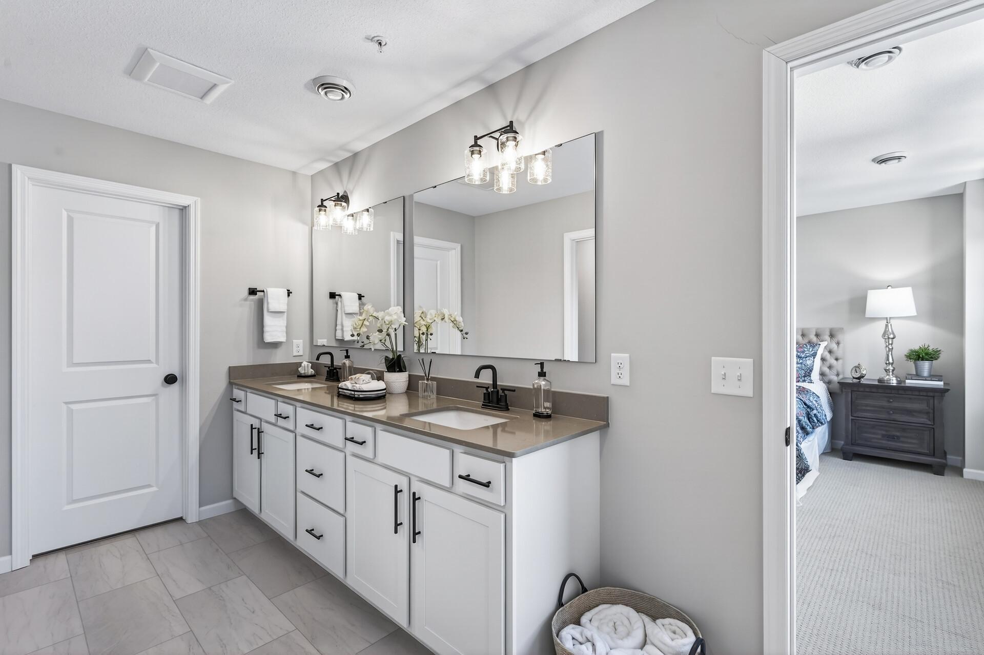 Saint Paul, Minnesota, 55116, United States, 4 Bedrooms Bedrooms, ,4 BathroomsBathrooms,Residential,Active,2028753