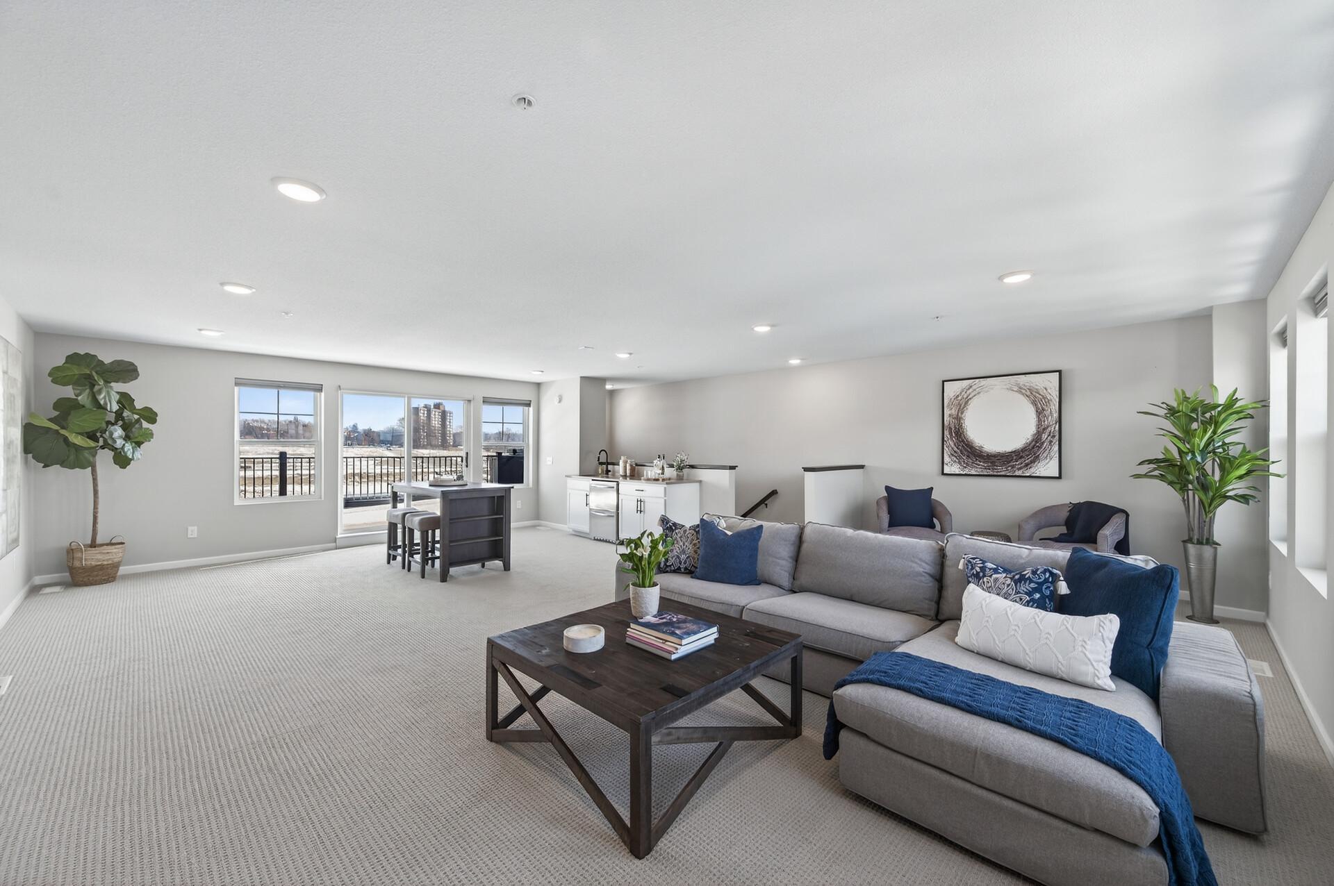 Saint Paul, Minnesota, 55116, United States, 4 Bedrooms Bedrooms, ,4 BathroomsBathrooms,Residential,Active,2028753