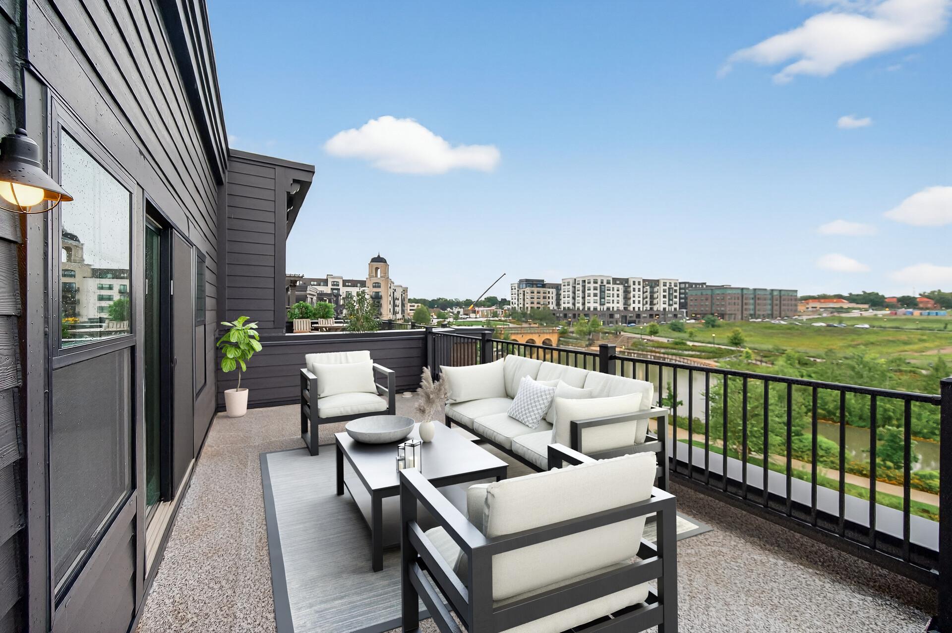 Saint Paul, Minnesota, 55116, United States, 4 Bedrooms Bedrooms, ,4 BathroomsBathrooms,Residential,Active,2028753