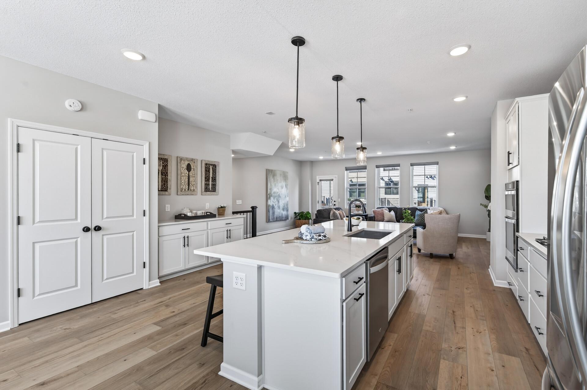 Saint Paul, Minnesota, 55116, United States, 4 Bedrooms Bedrooms, ,4 BathroomsBathrooms,Residential,Active,2028753