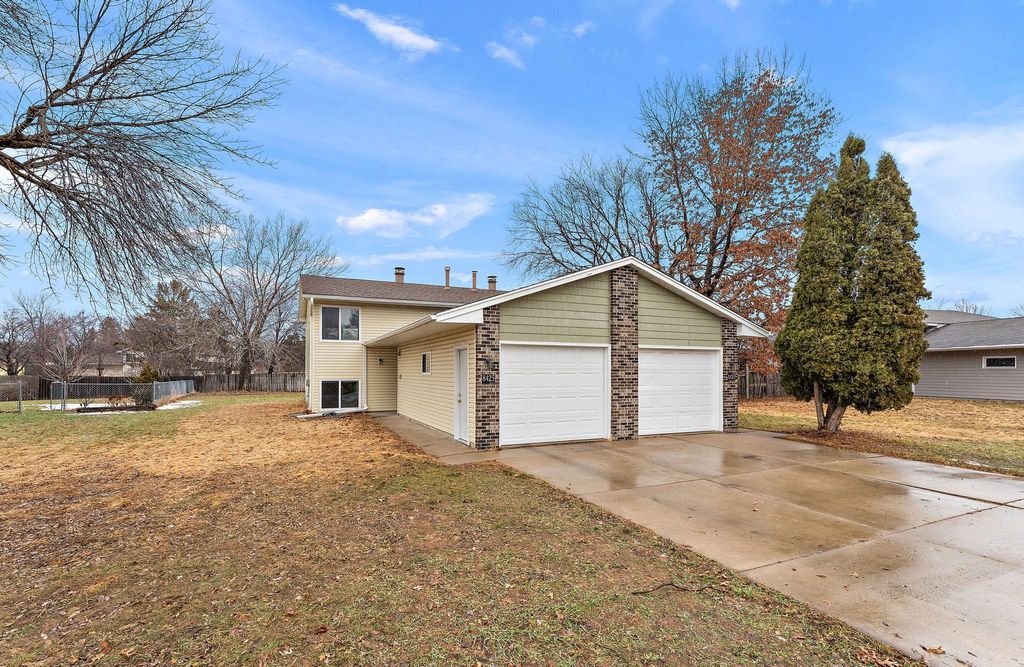 Photo of 8425-8427 Rhode Island Drive N, Brooklyn Park, MN 55445 (MLS # 7006206)