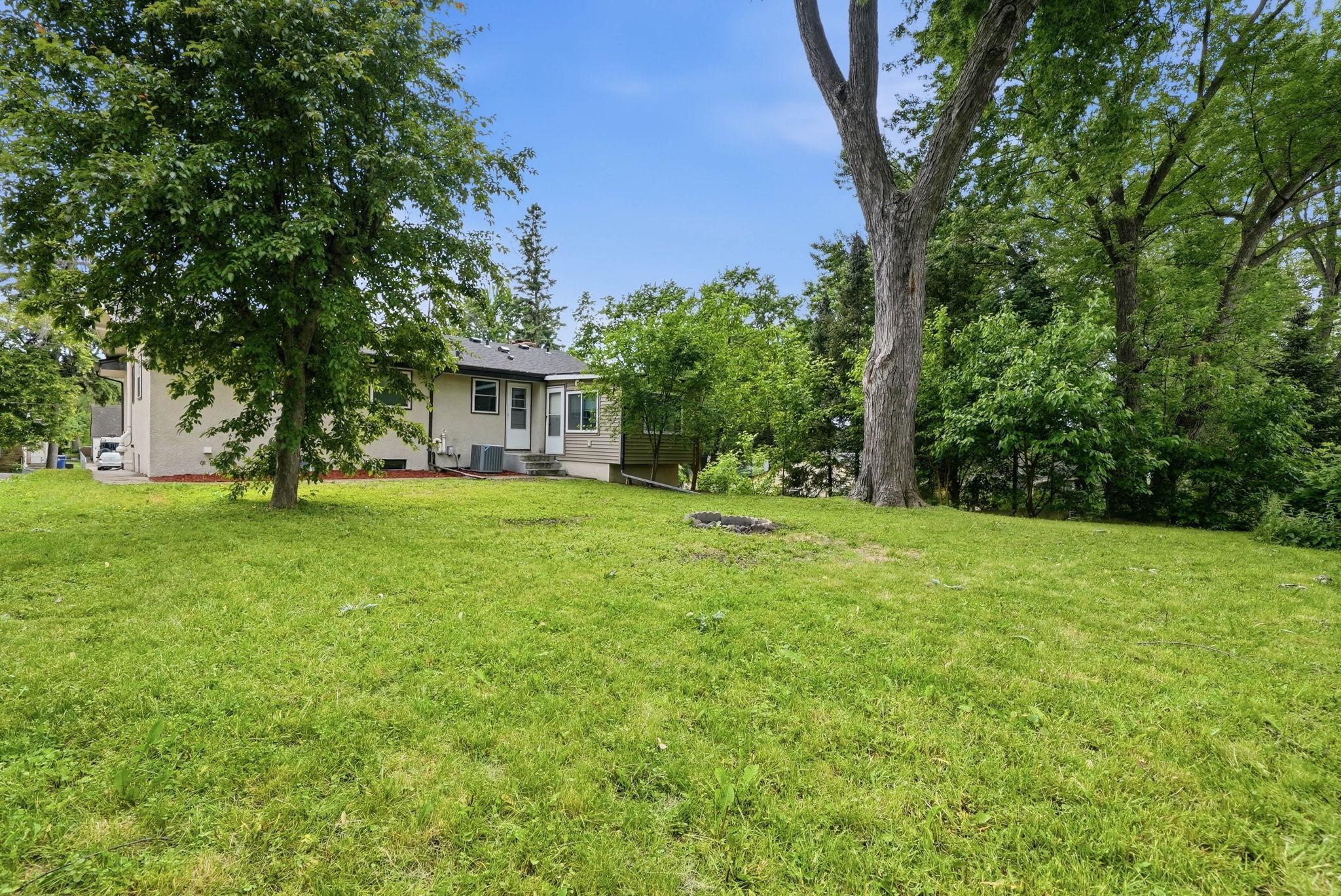 1201 44th Avenue NE