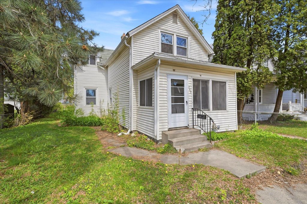 Photo of 949 Conway Street, Saint Paul, MN 55106 (MLS # 7054054)