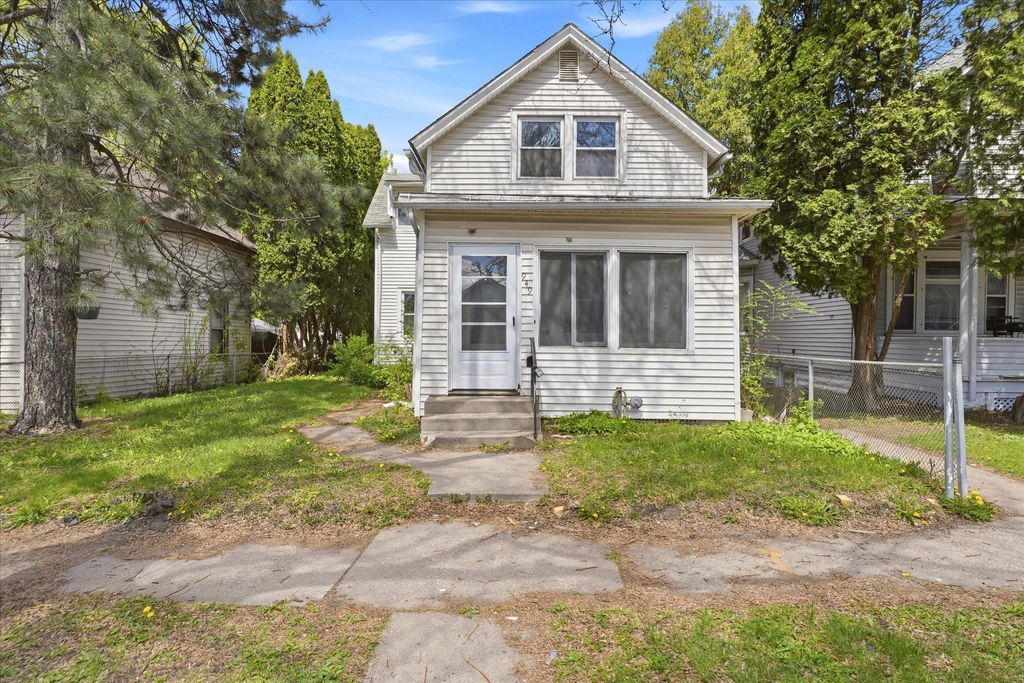 Photo of 949 Conway Street, Saint Paul, MN 55106 (MLS # 7054054)