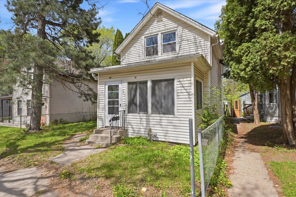 Photo of 949 Conway Street, Saint Paul, MN 55106 (MLS # 7054054)
