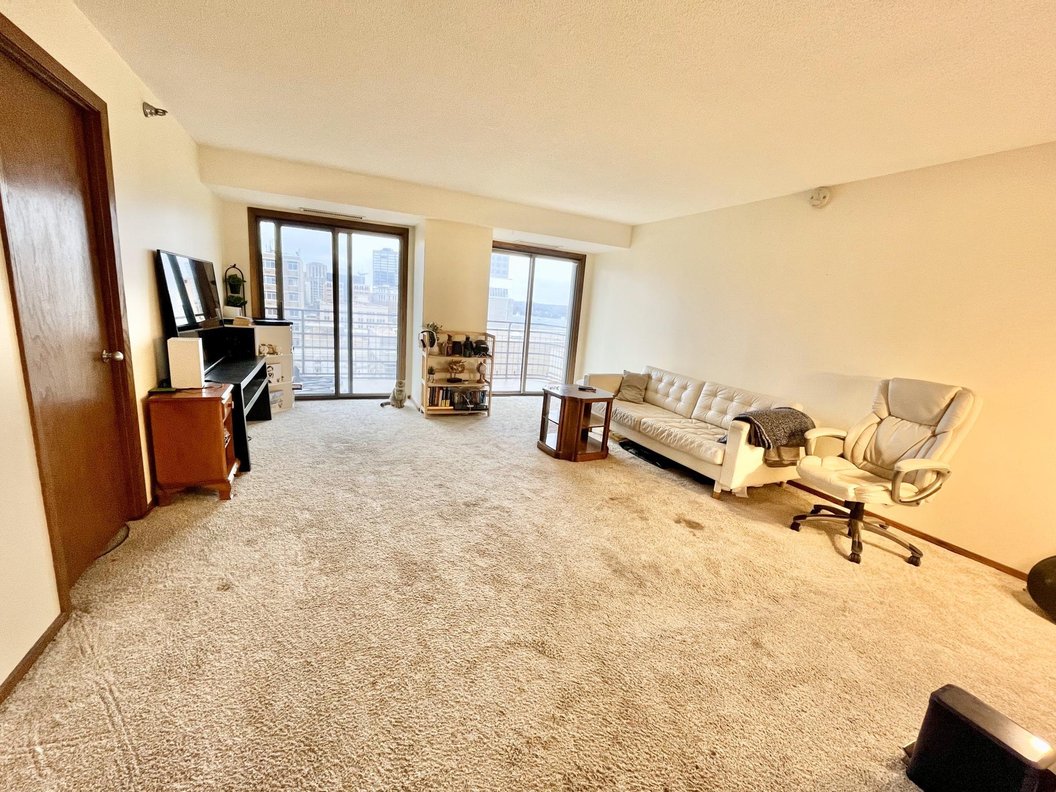 26 10th Street W 1311